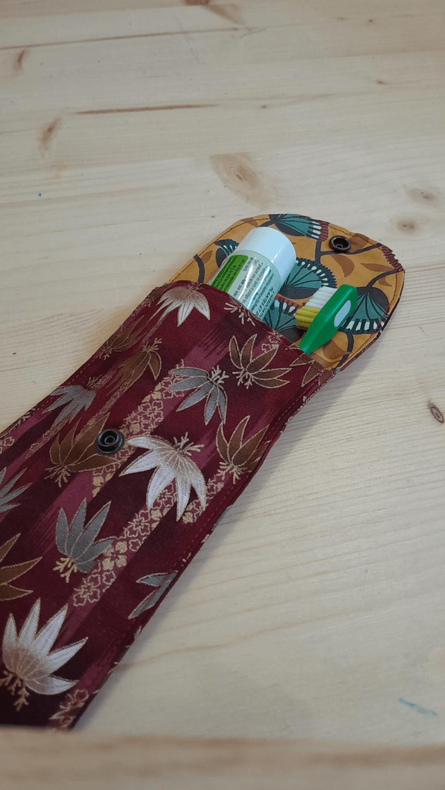 Pochette à brosse à dent 